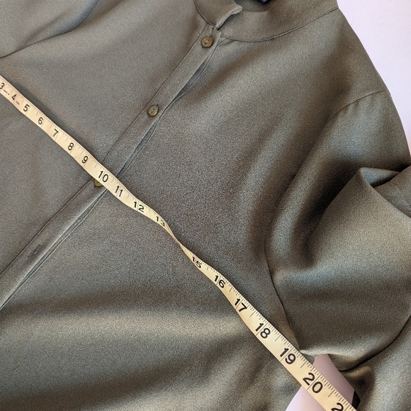 Gracia Olive Tiered Ruffle ¾ Sleeve Button Front Standing Collar Blouse- sz M - Picture 13 of 13